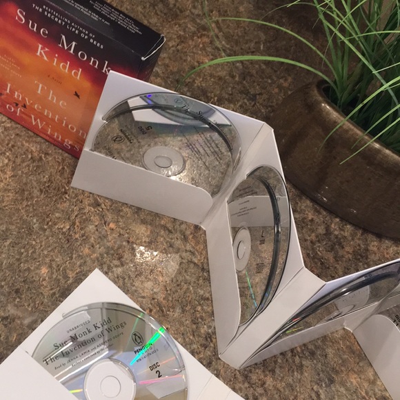 Bestselling author of Secret Life of Bees Audio - Picture 8 of 8